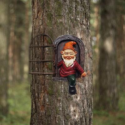 Figurine Elfe Sortant de la Porte Statue de Nain de Jardin Elfe Sortant de la Porte Accroche-Arbre Statue de Jardin pour Décor de Balcon Cour Porche
