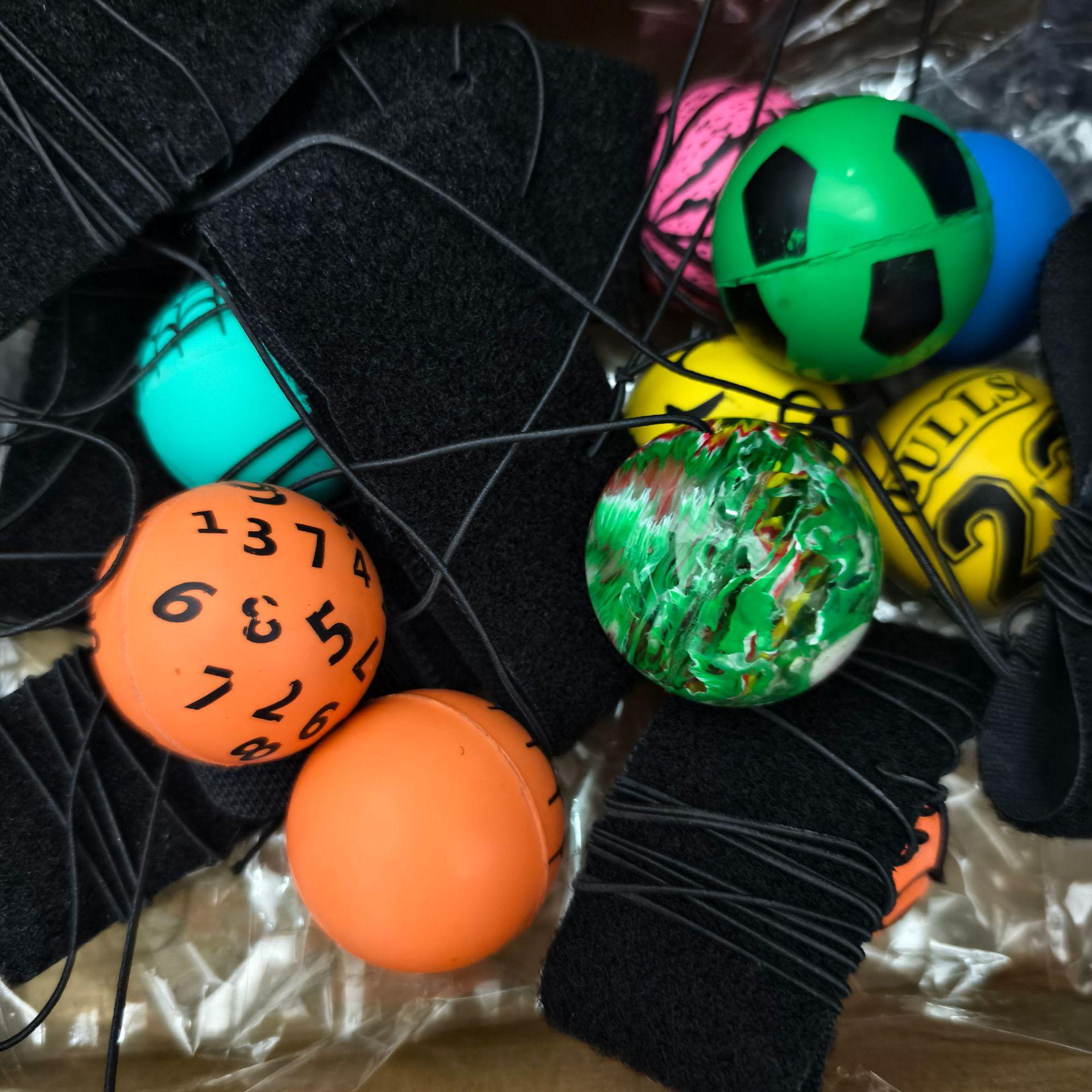 

Светящийся эластичный мяч на запястье для развития ловкости и координации рук и глаз у детей