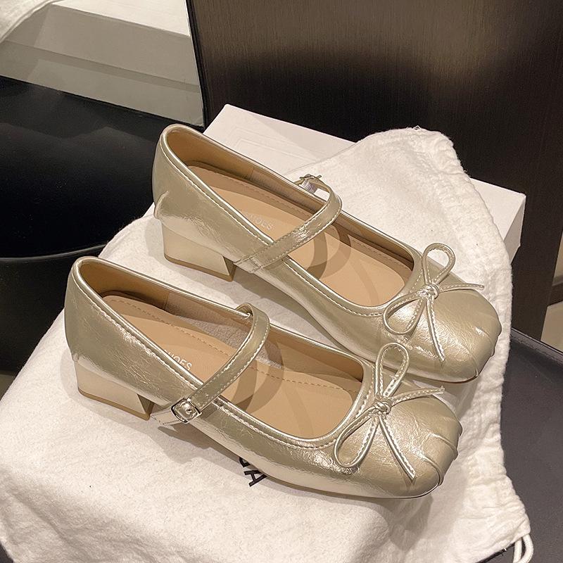 

Французские туфли-лодочки на толстом каблуке серебристые женские 2025 новые универсальные под юбку туфли Мэри Джейн балетки с квадратным носком маленькие кожаные туфли 40 шампанского