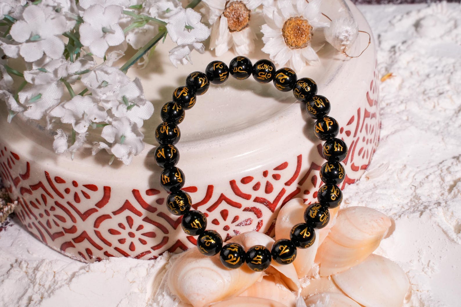 

Чорний Мантра Браслет із Золотим, Духовний Захист та Енергія, Браслет Золоті Намистини для Удачі та Концентрації, Енергетичний Браслет Мантра чорний