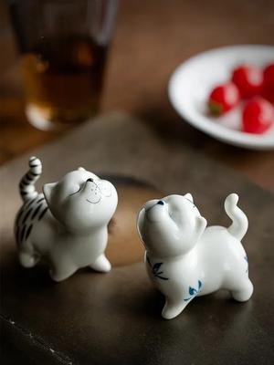 1Pc Hand-painted Proud Cat Tea Pet Home Tea Table Decoration Pieces Cute Accessories Teapot Cover Base Tea Accessories