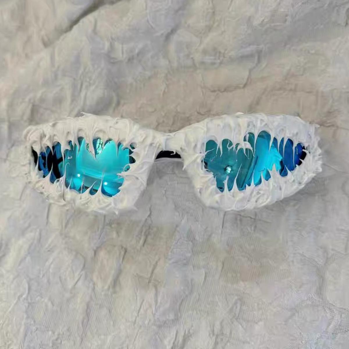 

Hu bane Personality Punk Sunglasses men Y2K Hip-hop Retro Small Frame Performance Party Sun Glasses For Women Goggles Eyewear синій