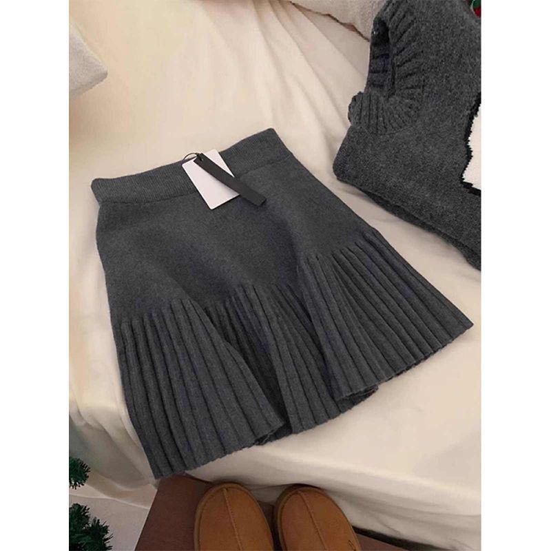 

Gray High-Waist Elastic A-line Pleated Knit Skirt for Women - Slimming, Versatile, Short Skirt for Spring and Autumn. L (105-120 jin)