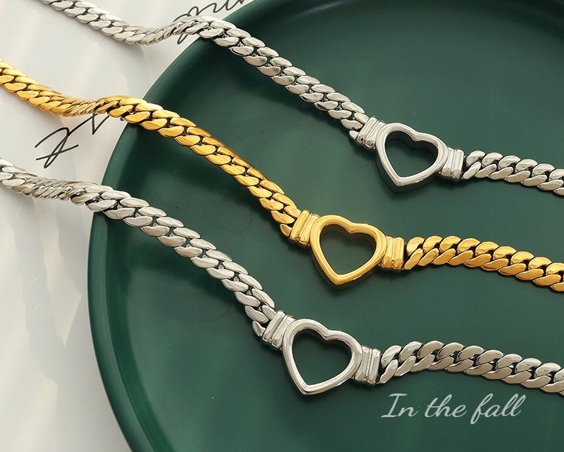 European & American Hip Hop Thick Cuban Chain Necklace with Heart Ring, 18K Gold-Plated Titanium Steel, Trendy and Luxurious.