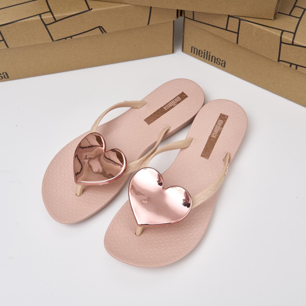 Sieviešu modes flip-flops sirds formā, plāni