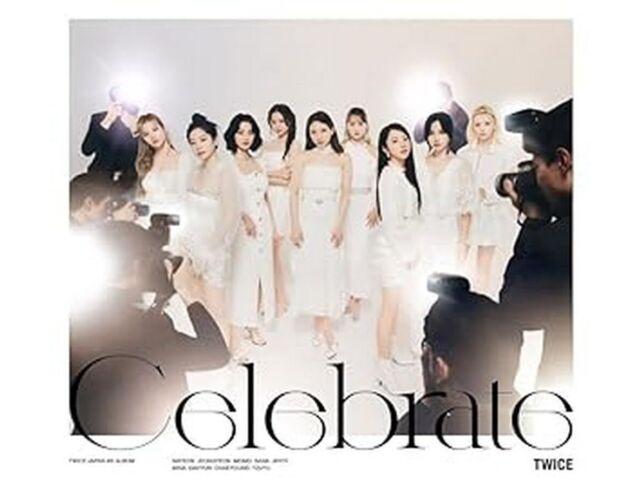 

Компакт-диск Celebrate Limited Edition Type B с лирической картой + футляр для фотокарточек TWICE WPCL-13391