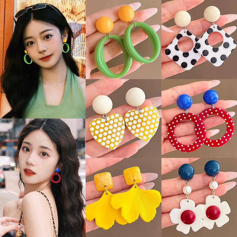 2025 New Retro Hong Kong Style Colorful Earrings: Luxury, High-End Studs, Exaggerated Fashion for Women