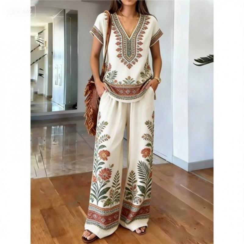 Travel essentials printed two-piece set, vintage elegance V-neck top, loose hierarchy wide-leg pants, vacation style