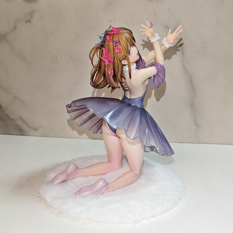 18cm Hot Anime Beautiful Girl PVC Action Figure On Stage Gray Ugly Duckling Collectible Statue Toy Model Decor Gift For Fans