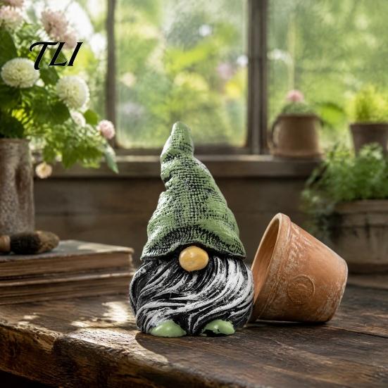 Garden Gnome Figurines Colorful Hat Resin Statue, Faceless Dwarf Figurine with Wrinkled Hat, Weather Resistant Statues Waterproof Ornament,