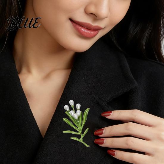 Sweater Brooch Pin Versatile Botanical Leaf Design with Glossy Fade-Resistant
