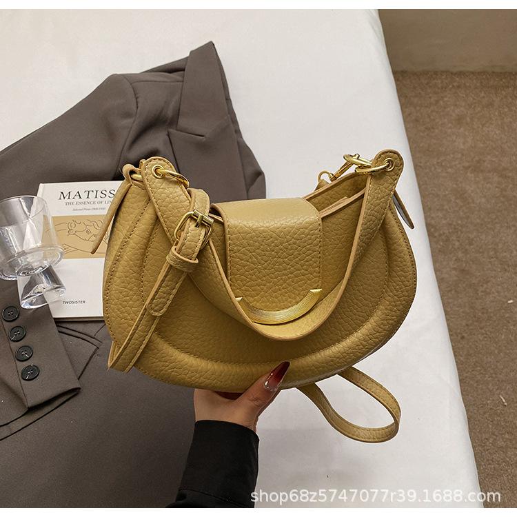 Retro Fashion Simple Temperament Commuter Shoulder Bag Women's 2025 Summer Texture Underarm Bag Korean Version Messenger Bag Tide