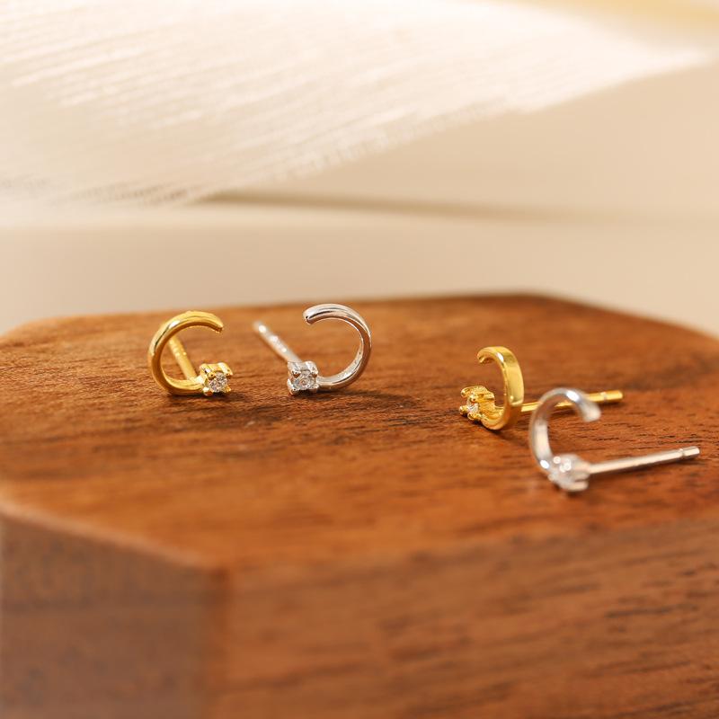 Korean Style Simple Moon Earrings for Women Niche Design Light Luxury Crescent Earrings Temperament Earrings