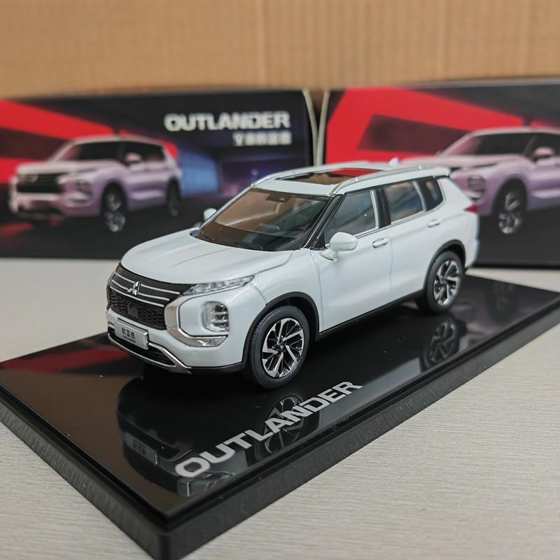 

1/43 Mitsubishis Outlander SUV Alloy Car Model Diecast Metal Toy Off-road Vehicle Car Model Simulation Miniature Scale Kids Gift белый