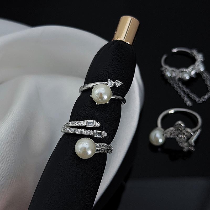 Light Luxury And Gentle Wind Beads, Diamond-Encrusted Zircon Butterfly Chain, Open Ring, Niche Stacking, Wearing High-End Personalized Rings