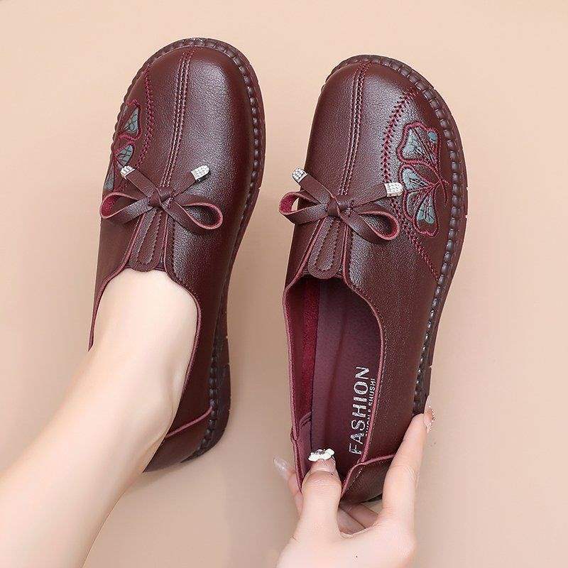 Spring and Autumn leather shoes Middle-aged mother shoes Middle-aged and elderly beef tendon soles women's shoes Non-slip flat-soled leather