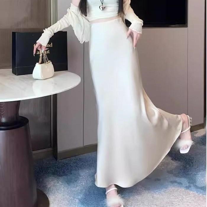Enhanced Autumn High-Waisted Slimming Midi Skirt for Women in Acetate Satin Fabric. Please view the product before ordering.