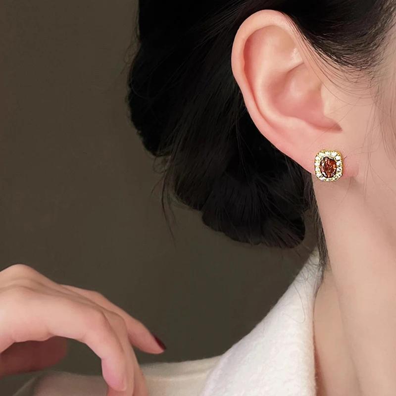 Huitan Charming Red Zirconia Crystal Earrings Female Wedding Ceremony Accessories Luxury Gold Color Zircon for Engagement Party