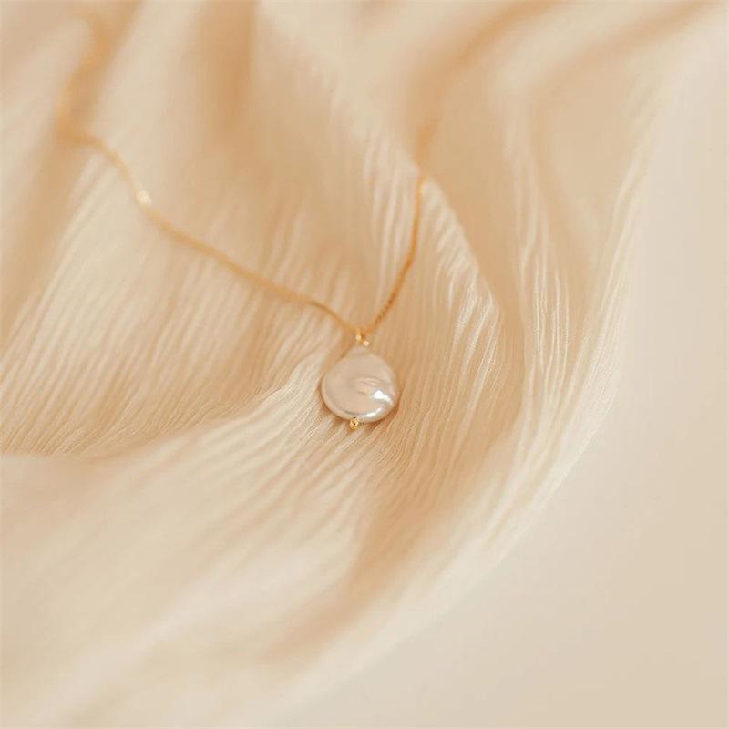 Stainless Steel Irregular Pearl Necklace: Retro Clavicle Chain with Versatile, Chic Design