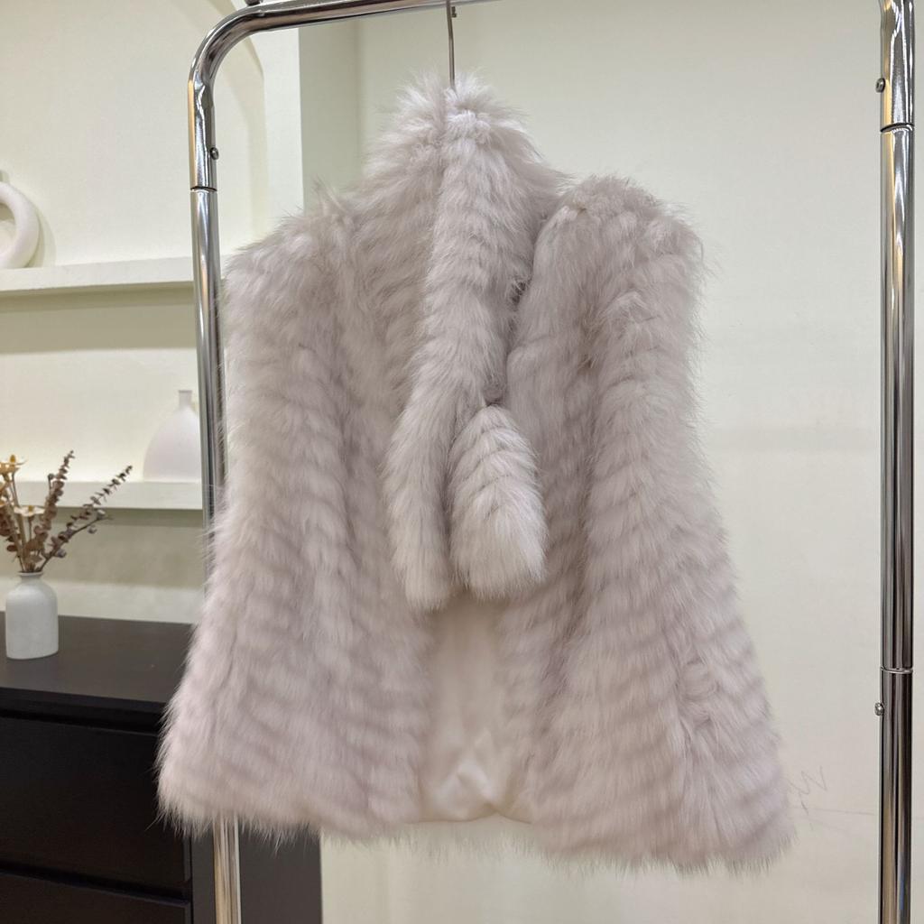 Winter new Finnish imported fox hair noble and thin V-neck encrypted car strip scarf fur vest women's coat