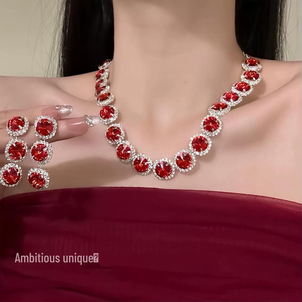 Sada náušnic a náhrdelníku Červený diamant ve tvaru kapky – Elegantní, univerzální šperky pro ženy