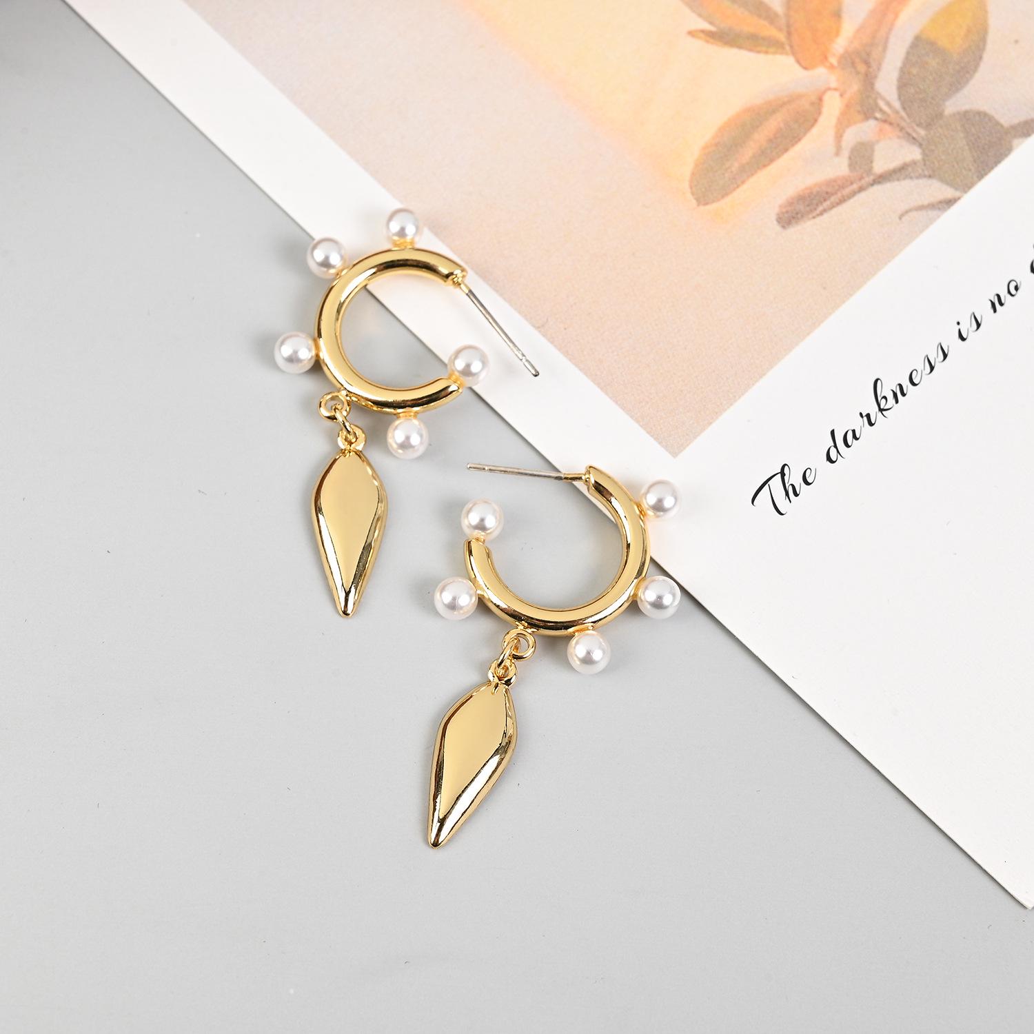 

Geometric Rhombus Pearl Stud Earrings - Trendy Korean Style