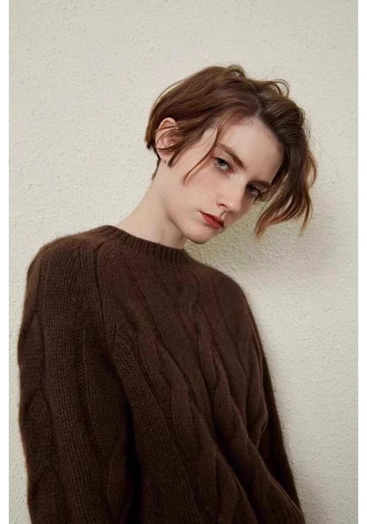 Women's Retro Cable Knit Cashmere Sweater - Thick, Cozy, Round Neck, Loose Fit for Autumn/Winter