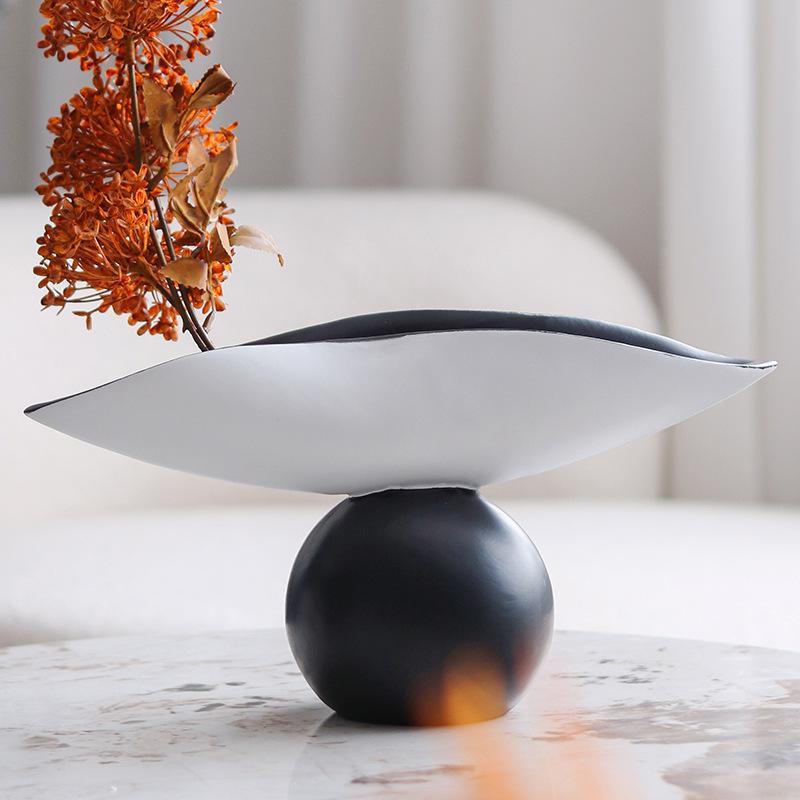 Creative Spherical Black White Tray Resin Handicraft Floral Vase Desktop Storage Tray Decorative Geometric Ornaments Home Decor