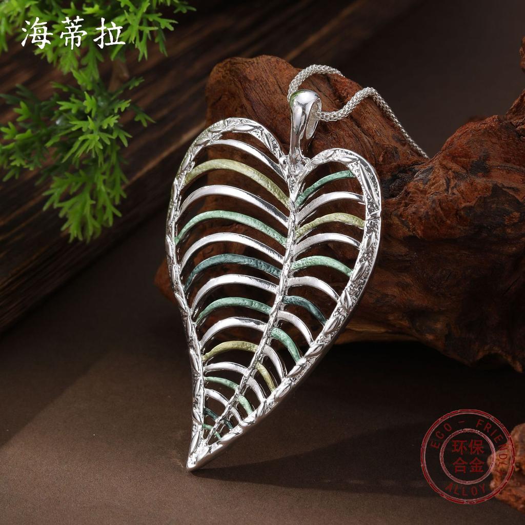 Neuer Emaille-Farbe hohler geometrischer Blatt langer Anhänger Frauen übertriebene unregelmäßige Blatt lange Halskette