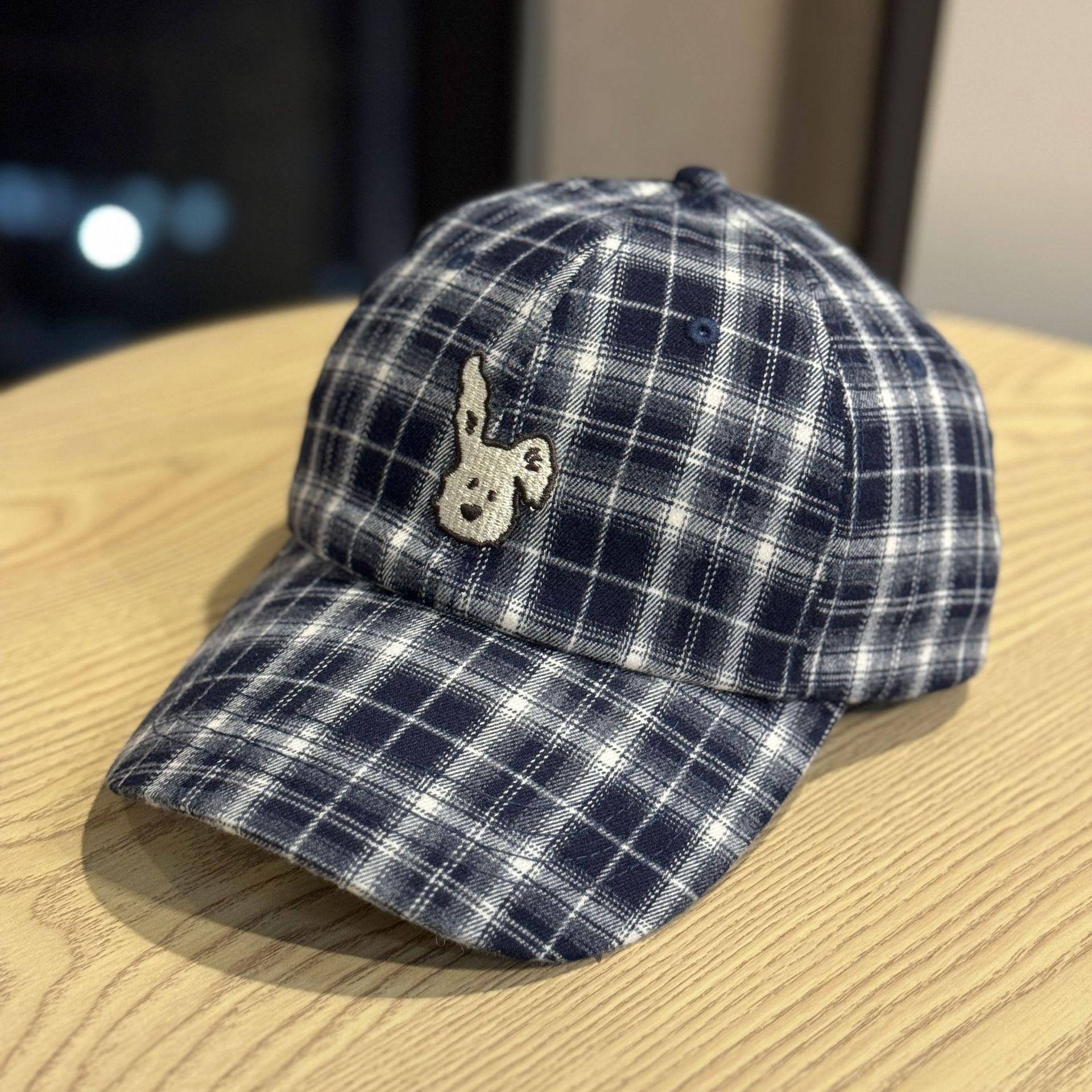 

Autumn and winter plaid rabbit embroidered baseball cap for women, fashionable street style, versatile for young men and women, curved brim cap that Adult54-60Adjustable темно-синього кольору