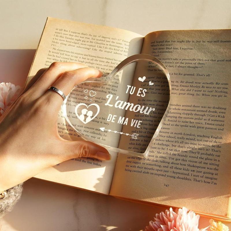 2D Flat, "Tu Es Mon Amour" Heart-Shaped Acrylic Decoration Plaque, Couple Silhouettes Design, Suitable for Wall Decoration, Porch, Room, Villa, Accent
