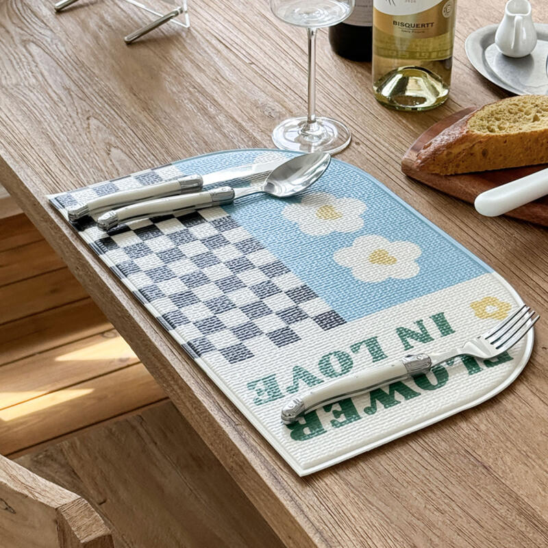 

Triple Plan Love Table Mat green