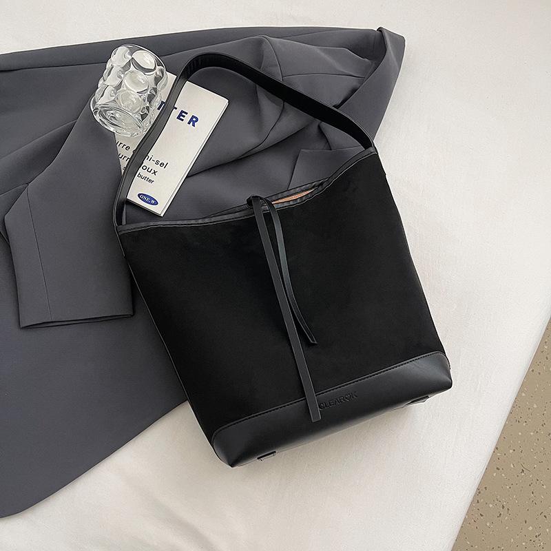 New fashion tote bucket bag casual 2025 autumn and winter commuter shoulder bag large capacity suede bag women