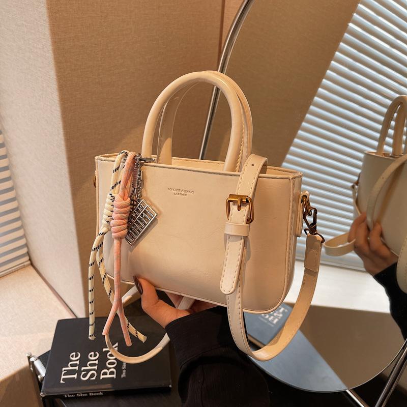 Retro Portable Red Bag Women's New Fashionable and Simple Small Square Bag Versatile Shoulder Messenger Bag