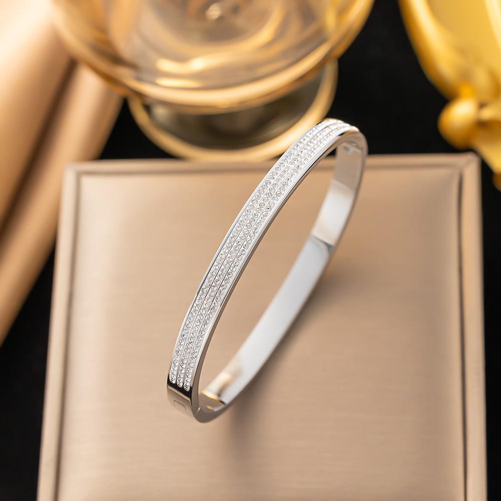 Bracciale da donna in acciaio al titanio con diamanti, placcato oro, non sbiadisce, intarsio di zirconi, alta gamma, semplice, versatile gioiello in acciaio inossidabile