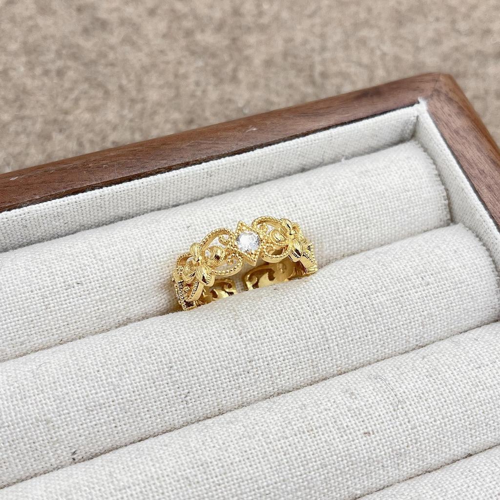 Xiaohongshu's Iris Hollow Ring: 2024 Fashion Luxury, Unique Personality, Versatile Accessory.