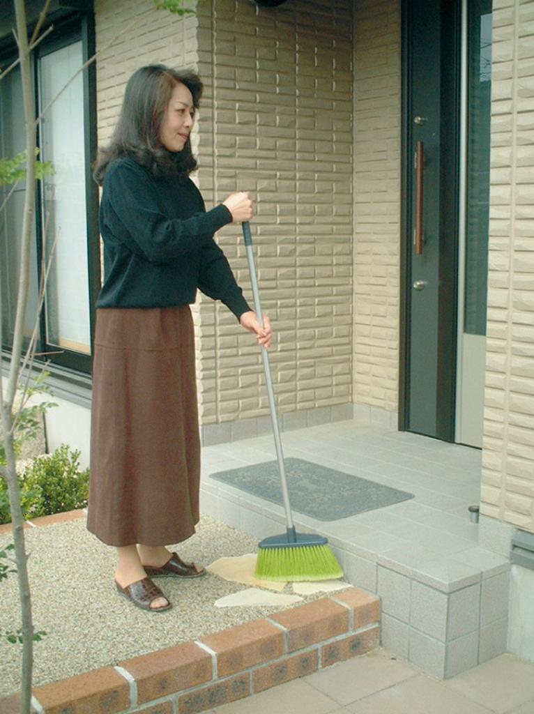 Yatsuya Broom Long Handle 21505 e-Green