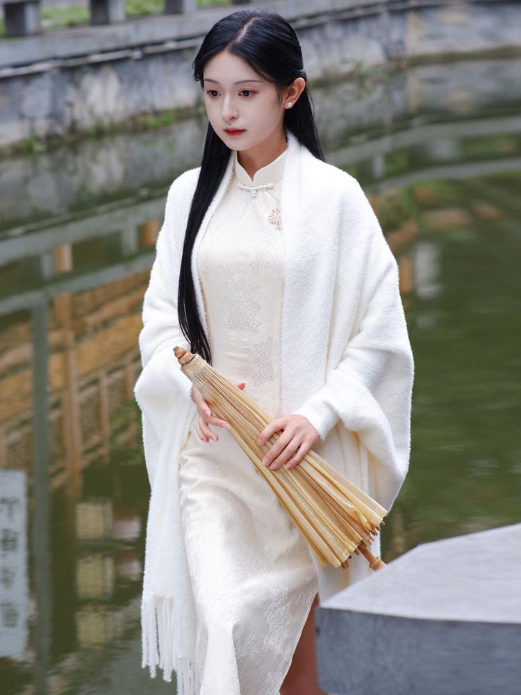 White mink velvet solid color shawl women's 1011 autumn and winter new high-end cheongsam small shawl cape knitted outer cover