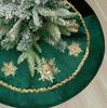 Festlicher grüner Samt-Baumschmuck mit goldener Paillettenborte für Weihnachten & Neujahr