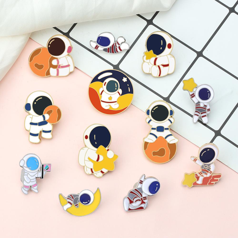 Creative Cartoon Astronaut Enamel Brooches Fashion Cute Space Moon Star Galaxy Bag Badge Lapel Pins Design Jewelry Gift for Kids