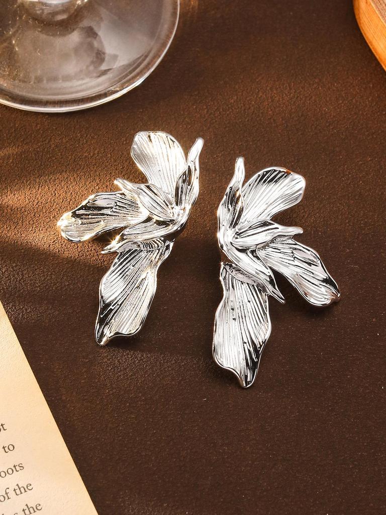 Retro 3D Big Flower Leaf Earrings: High-End Luxury Studs with Exaggerated Style and Fashionable Personality