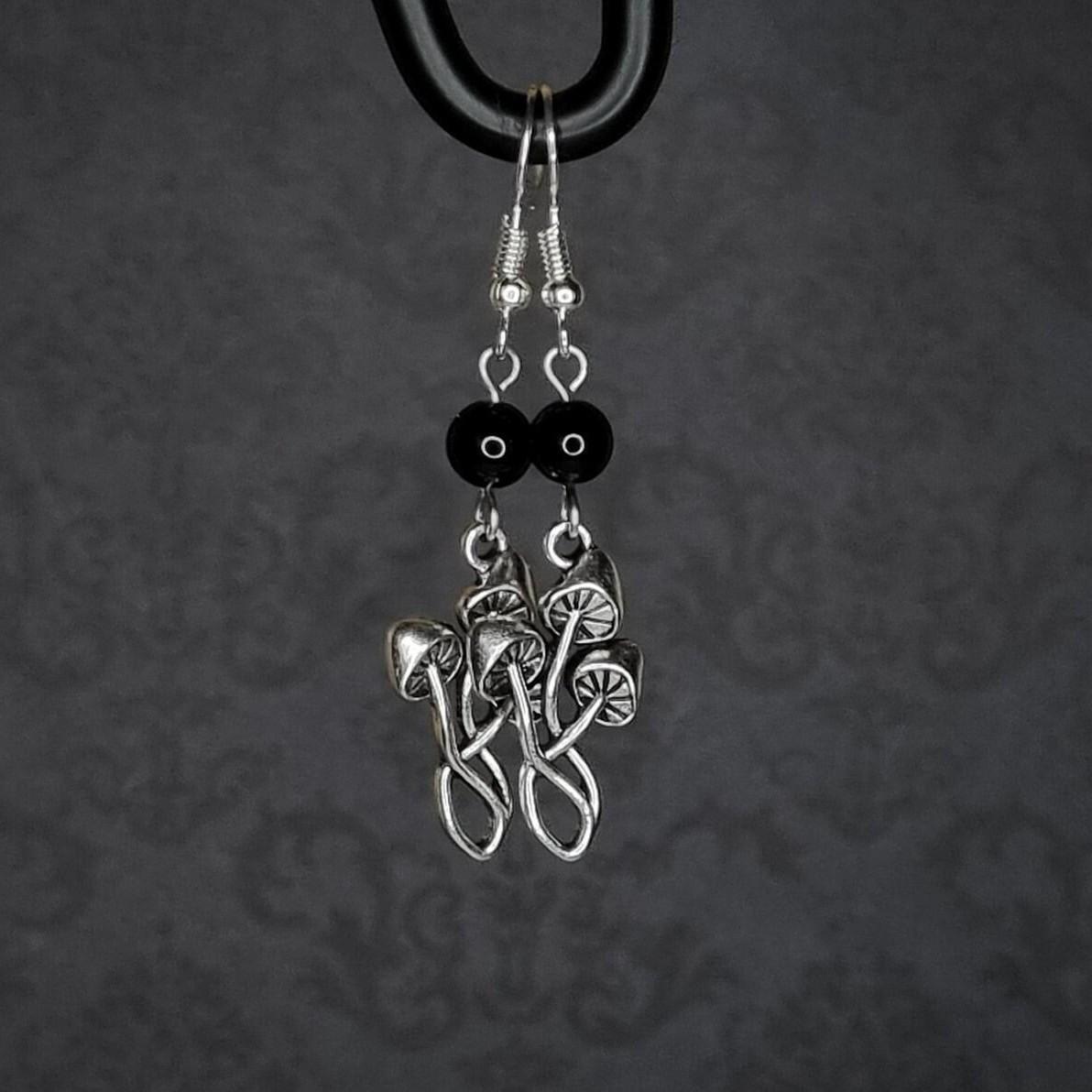 

Charm Temperament Sliver Color Stereo Mushroom Forest Pendant Dangle Earrings for Women Gothic Magic Witch Jewelry Accessories