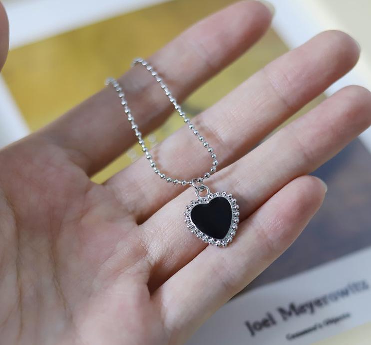 

2021 New Retro Black Love Pendant Necklace Ins Fashion Simple Personality Cool Clavicle Chain Men And Women Can Wear Zircon медный