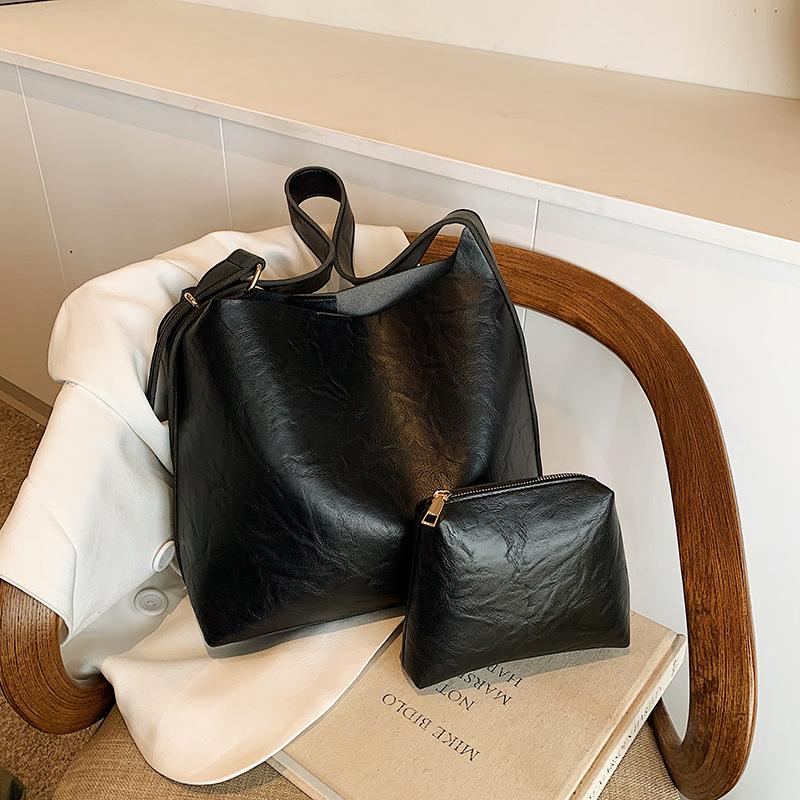 Premium Retro Large-Capacity Women'S Bag Fashionable Commuter Bucket Bag Shoulder Messenger Bag