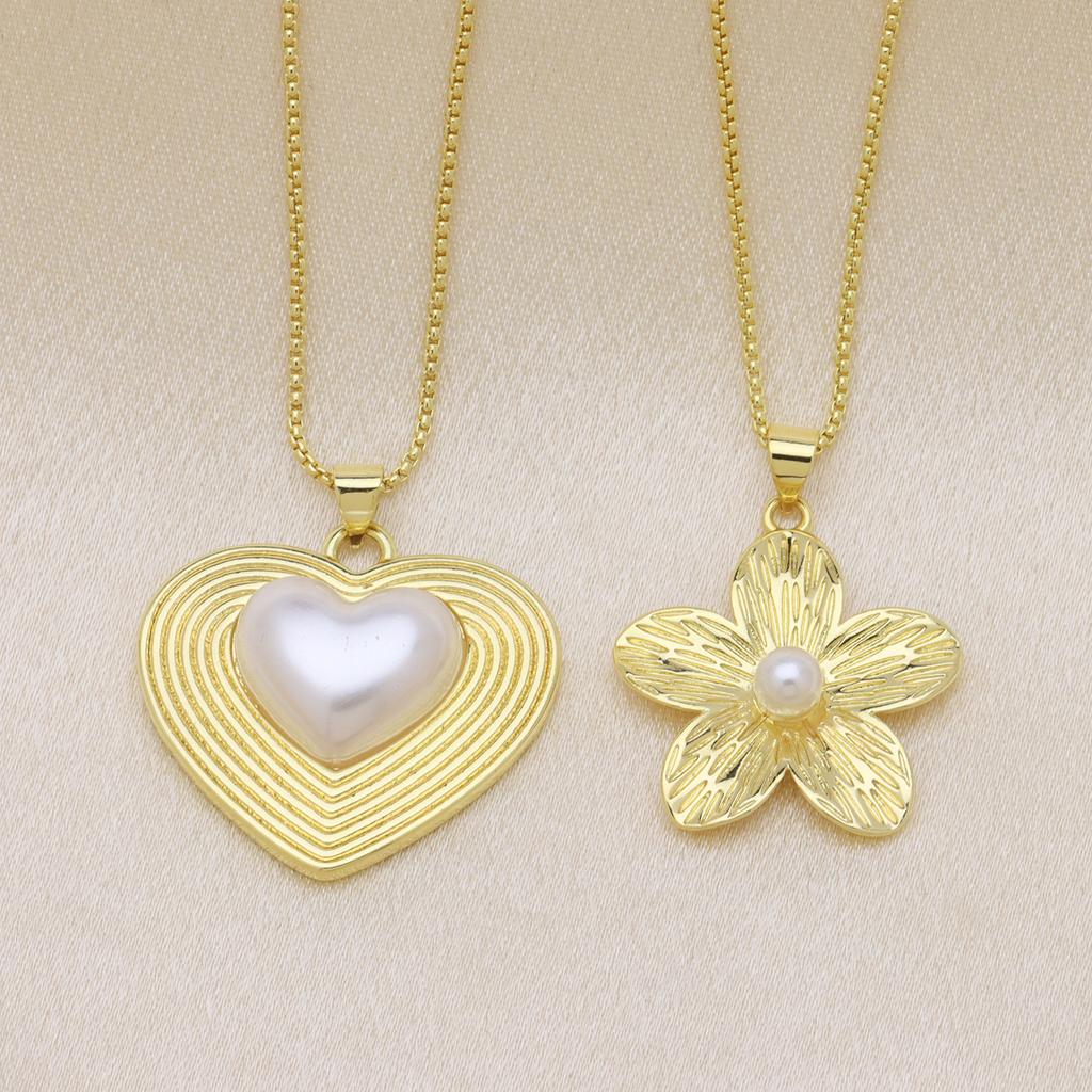 Personalized Light Luxury Copper Plated With Pearls, Heart-Shaped Love Bee Flower Necklace Pendant Accessories