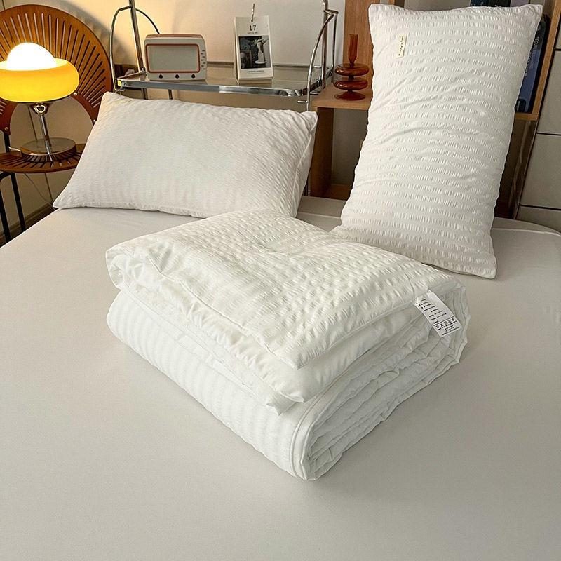 Women's Lightweight Summer Quilt - Machine Washable Thin Cooling Blanket for Hot Weather Ultra-Thin Summer Blanket