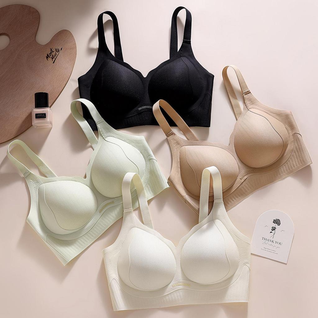 Seamless Push-Up Bra for Women - Anti-Sagging, Comfortable Fit, Side Support, Minimizing Effect.