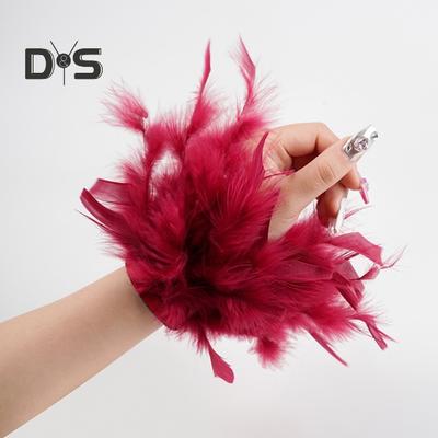 1 pár peříčkový náramek Nastavitelná stuha Luxusní vrstvené peří Přívěsek Stuha Náramek Halloween Cosplay Party Příslušenství