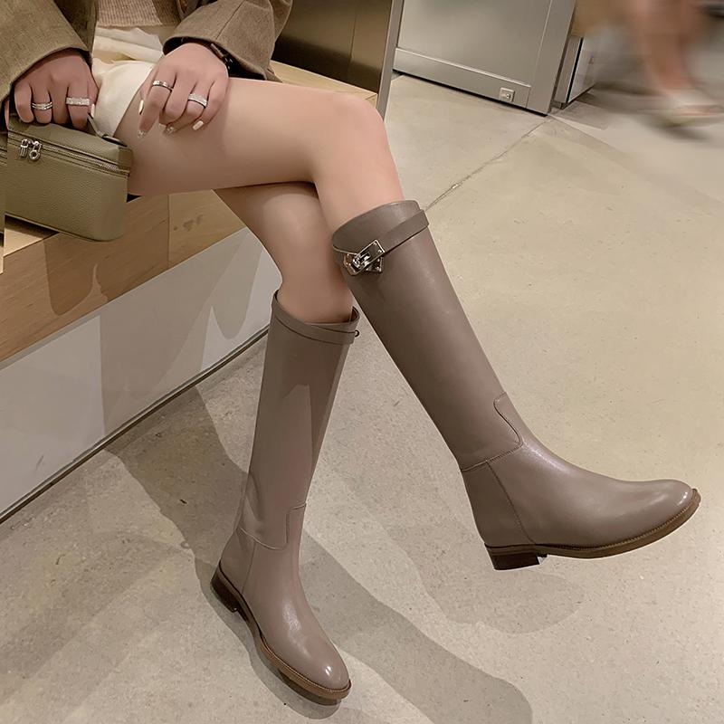 Krazing Pot Hovězí kůže podzimní zimní boty Silné nízké podpatky Jezdecké boty Kovové zapínání s kulatou špičkou Udržujte v teple Luxusní vysoké boty na stehna