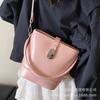 High sense women's bag 2025 new fashion autumn and winter niche design shoulder messenger bag retro handbag